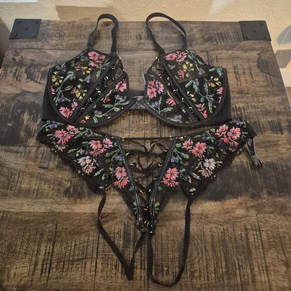 Victoria's Secret Floral Bra & Panty Set - Picture 1 of 4